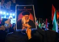 آیین وداع با پیکر مطهر رهبر شهید انقلاب از ساعت ۶ صبح روز ۱۳ تیرماه آغاز و تا ساعت ۲۰ روز ۱۴ تیر ادامه خواهد داشت / نماز بر پیکر رهبر شهید انقلاب صبح ۱۴ تیر اقامه می‌شود/ محاسبات کارشناسی نشان داد که هیچ‌یک از معابر اصلی تهران ظرفیت پذیرش جمعیتی در ابعاد ۱۵ تا ۱۷ میلیون نفر را ندارد /تشییع در قالب یک «کریدور» به جای یک مسیر واحد انجام می‌شود
