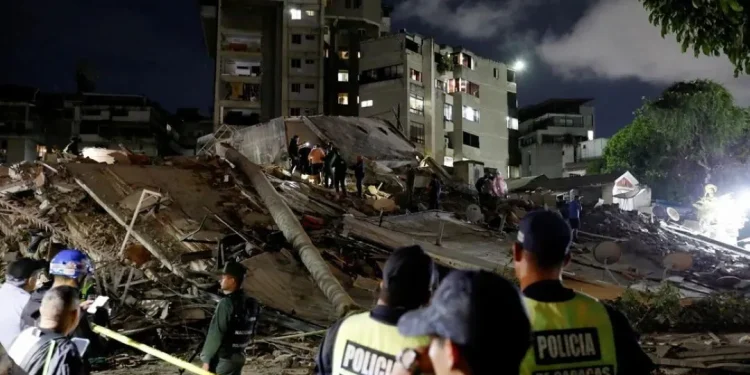 زلزله جان حداقل ۱۴۵۰ نفر را در ونزوئلا گرفت/ برخی شاهدان می‌گویند هنوز صدای افراد را از زیر آوار می‌شنوند، اما نمی‌توانند صفحه‌های سنگین بتنی را جابه‌جا کنند