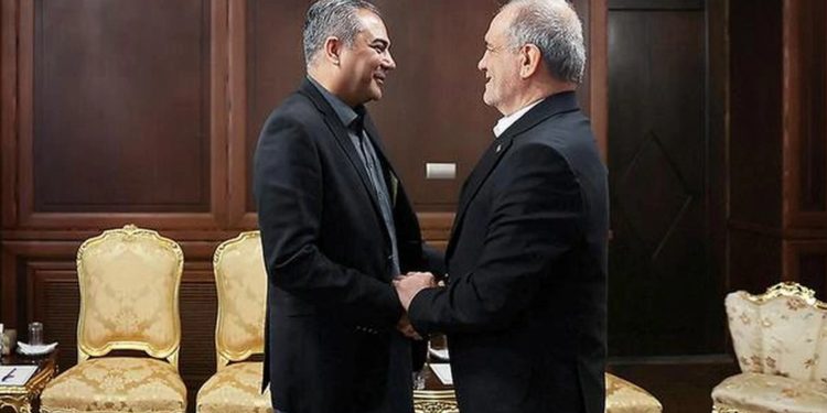 منبع داخلی: وزیر کشور پاکستان برای دیدار با مسئولان بلند پایه ایرانی، عازم‌ تهران شد/ او در این سفر «پیش‌برد مذاکرات» را پیگیری خواهد کرد