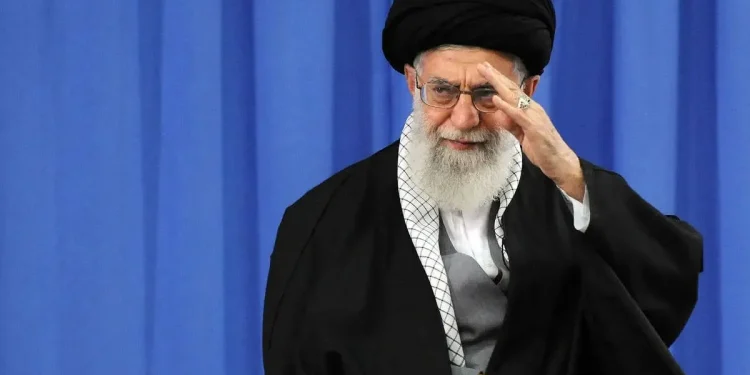 استاندار خراسان رضوی: به نظر می‌رسد که مراسم تشییع رهبر شهید انقلاب در مشهد، به صورت هوایی برگزار شود/ این شیوه موجب کاهش تراکم جمعیت می‌شود و مراسم را به شکل سایر راهپیمایی‌ها مدیریت می‌کند/ مهم‌ترین موضوع، حفظ سلامت مردم است