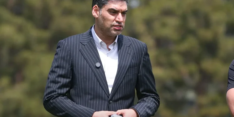 اگر پرسپولیس را دوست دارید/ حدادی: بیایید فسخ کنید بروید!