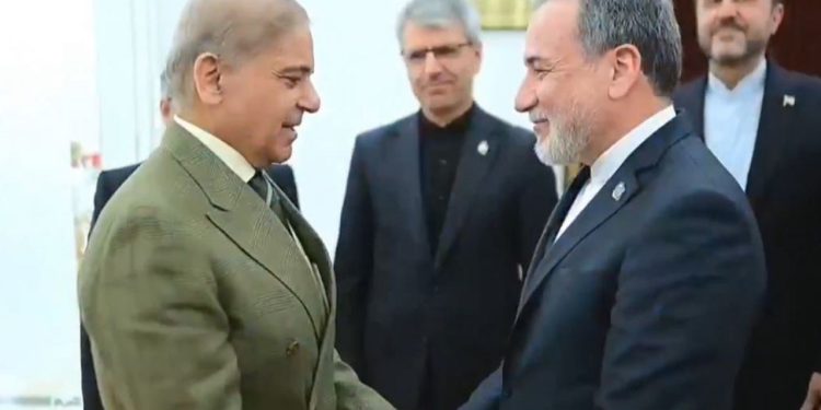 نخست‌وزیر پاکستان: خرسندیم اعلام کنیم که توافق صلح بین آمریکا و ایران حاصل شده / دو طرف پایان فوری و دائمی عملیات نظامی در همه جبهه‌ها، از جمله در لبنان را اعلام کرده‌اند / مراسم رسمی امضای توافق روز جمعه ۱۹ ژوئن [۲۹ خرداد] در سوئیس برگزار خواهد شد / میانجی‌گران مجموعه‌ای از جلسات را در این هفته تسهیل خواهند کرد / این گفت‌وگوها، پایه‌گذار مذاکرات فنی و مراسم رسمی امضای توافق خواهد بود