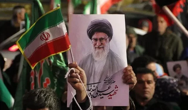 استاندار خراسان‌رضوی: محل خاکسپاری رهبر شهید در حرم رضوی هنوز نهایی نشده  / تأکید رهبر معظم انقلاب این بوده که محل خاکسپاری و تدفین پیکر رهبر شهید به گونه‌ای باشد که زیارت امام رضا(ع) تحت تأثیر قرار نگیرد