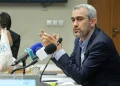 وزیر اقتصاد: توافق اخیر شرایط خوبی برای کشور رقم خواهد زد / با امضای این توافقنامه تحریم‌های نفتی برداشته شده و می‌توانیم بدون هیچ محدودیتی نفت خود را بفروشیم و منابع آن به بانک مرکزی برگردد / این درآمد‌ها بخش مهمی از نگرانی‌های ما درباره کسری بودجه را مرتفع می‌کند