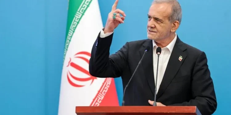 پزشکیان: به عنوان یک مسلمان نمی‌پذیرم کشور ما پایین‌تر از کشورهایی باشد که ادعای مسلمانی ندارند / من نمی‌توانم مسئول مملکتی باشم که مملکت شیعه و علی باشد و یک عده بیکار باشند و گرسنه باشند؛ خدا از من نخواهد گذشت، از دولت نخواهد گذشت