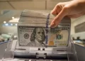 ادعای فایننشال تایمز: صندوق سرمایه‌گذاری ۳۰۰ میلیارد دلاری بازسازی ایران، پس از توافق نهایی تأسیس خواهد شد / پول این صندوق از شرکت‌های خصوصی علاقه‌مند به سرمایه‌گذاری در ایران تأمین می‌شود / در صورت لغو تحریم‌ها، شرکت‌های اروپایی، آسیایی – از جمله کره جنوبی و ژاپن – و آمریکایی نیز به آن علاقه‌مند خواهند شد