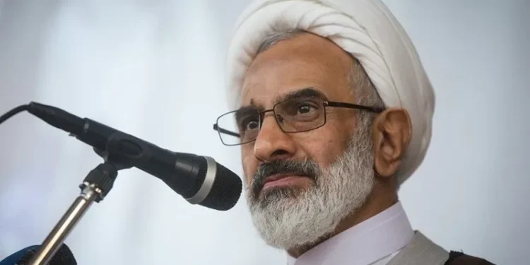 کسانی که مذاکره‌کنندگان را افراد را خائن می‌خوانند، برخلاف نگاه رهبر انقلاب عمل می‌کنند/رهبر انقلاب با اصل مذاکره از موضع قدرت مخالفتی ندارند/ امروز ولایت‌مداری آن است که همه بحث‌ها و اختلاف‌نظر‌ها را کنار بگذاریم/ مطالبه‌گری نباید به بستری برای سوءاستفاده دشمن تبدیل شود/سپاه  تحت تأثیر هیچ عاملی نه تغییر دولت‌ها و نه فشارها از ولایت‌مداری و اطاعت از رهبر انقلاب دست نخواهد کشید