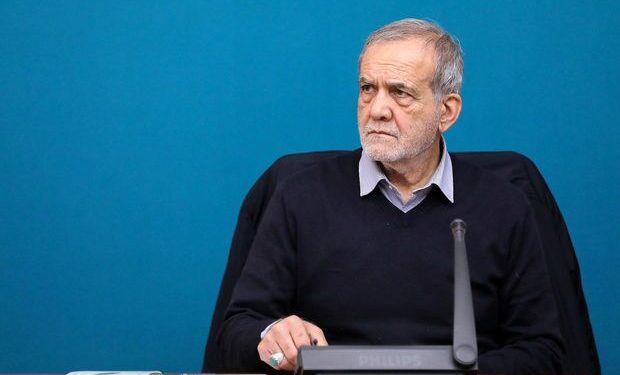 پزشکیان: اگر مردم را به صرفهجویی دعوت میکنیم، دولت باید پیشگام باشد / هدف دولت، استقرار نظام حکمرانی یکپارچه مدیریت مصرف انرژی است / نهضت بهینهسازی مصرف انرژی باید به فرهنگ عمومی کشور تبدیل شود