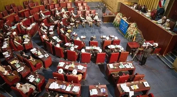 انتقاد دبیرخانه مجلس خبرگان درباره بیانیه اخیر جمعی از اعضا درباره مذاکرات: اینکه عده‌ای از نمایندگان، تحت عنوان جمعی از اعضای خبرگان بیانیه منتشر کنند در طول ادوار این مجلس مرسوم نبوده / انتظار می‌رفت بانیان تهیه و انتشار این بیانیه، وحدت خبرگان را حفظ می‌کردند