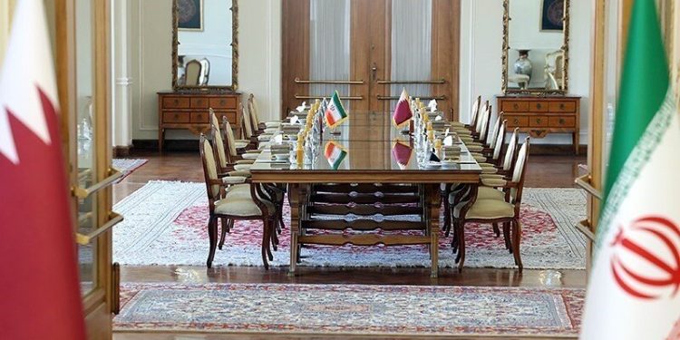فاکس نیوز: میانجی‌گران قطری پس از ۱۷ ساعت مذاکرات فشرده، تهران را ترک کردند / پیش از امضای رسمی توافق ایران و آمریکا در سوئیس، جلسات مقدماتی جداگانه با هر یک از طرفین این هفته در دوحه برگزار خواهد شد