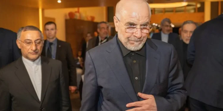 سیانان به نقل از یک منبع ایرانی: مذاکرات ایران و آمریکا پس از تهدیدهای روز یکشنبهٔ ترامپ، متوقف شده، اما به پایان نرسیده / گفتوگوهای پشتپرده برای بازگرداندن طرفهای دیپلماتیک به پای میز مذاکره همچنان در جریان است