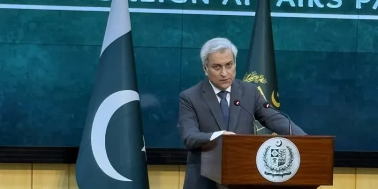 پاکستان: مذاکرات فنی بین ایران و آمریکا با وجود استراحت‌های طرفین، همچنان ادامه دارد و قرار است طی روز‌های آتی از سر گرفته شود/ مذاکرات به نتایج مهمی منجر شده/ در حال برقراری ارتباط با تهران و واشنگتن جهت اجرای مؤثر تفاهم‌نامه هستیم