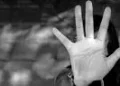 روایت تلخ ترانه : بعد از فوت مادرم فهمیدم پدرم دو همسر دارد؛ قلبم شکست ناگهان صاحب دو برادر شدم + نظر کارشناس