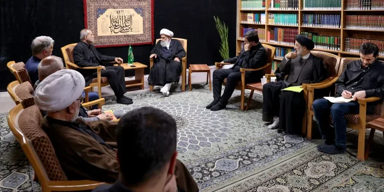 پزشکیان در دیدار با  آیت‌الله کریمی جهرمی: مسیر دیپلماسی را برای گره‌گشایی از مشکلات کشور و مردم با جدیت دنبال می‌کنیم/آیت‌الله کریمی جهرمی: در برخی شرایط، مصالح کشور اقتضا می‌کند از مسیر تعامل و تدبیر برای حل مشکلات و تأمین منافع ملی بهره گرفته شود / ارتباط عزتمندانه با جهان از ضرورت‌های پیشرفت کشور است