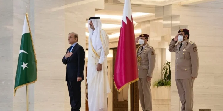 تماس تلفنی نخست وزیر پاکستان با امیر قطر / شهباز شریف: امیر قطر به خاطر حمایت کشورش از تلاش‌های صلح که به امضای یادداشت تفاهم تاریخی در اسلام آباد منجر شد، تشکر کرد / بر اهمیت حفظ این روند از طریق استمرار گفتگوها و تلاش‌های دیپلماتیک توافق کردیم
