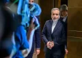 ببینید / ویدئویی از تماشای بازی ایران و بلژیک در محل مذاکرات با آمریکا با حضور عراقچی