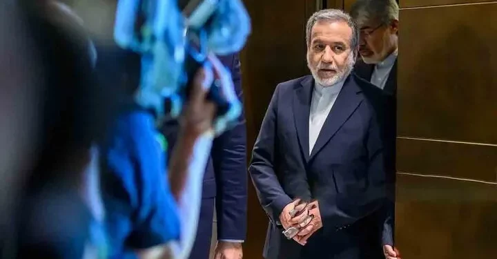 ببینید / ویدئویی از تماشای بازی ایران و بلژیک در محل مذاکرات با آمریکا با حضور عراقچی