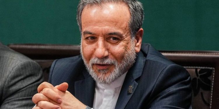 عراقچی: روز جمعه احتمالاً در کشور سوئیس تفاهمنامه بین روسای هیئتهای مذاکره کننده ایران و آمریکا امضا شود / شب گذشته تفاهمنامه ای را با آمریکا به سرانجام رساندیم که بخشی از قسمتهای آن از امروز و بخشی دیگر از روز جمعه و بعد از امضای نهایی و اصلی اجرایی میشود / این توافق میتواند راهگشاییهای اقتصادی برای ما داشته باشد