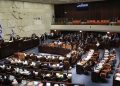 نخستین نظرسنجی انتخاباتی در اسرائیل پس از تفاهم‌نامه میان آمریکا و ایران: ائتلاف حاکم به ۴۹ کرسی سقوط کرده