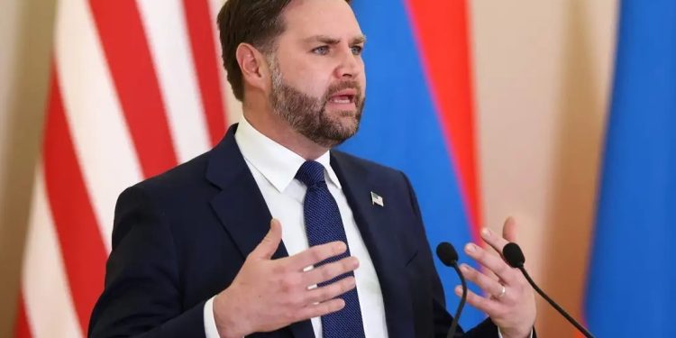ونس، معاون ترامپ: چارلی کرک خیلی نگران نفوذ اسرائیل در سیاست آمریکا بود / اسرائیل، مانند بسیاری از کشورهای دیگر، تلاش میکند بر سیاست آمریکا تأثیر بگذارد / رهبران آمریکا باید بسیار مراقب باشند که وقتی کاری را دنبال میکنیم، آن را به نفع آمریکا انجام دهیم، نه به نفع هیچ کشور دیگری / تلآویو یک شریک خوب است، اما این به آن معنا نیست که ما همیشه منافع همسو داشته باشیم