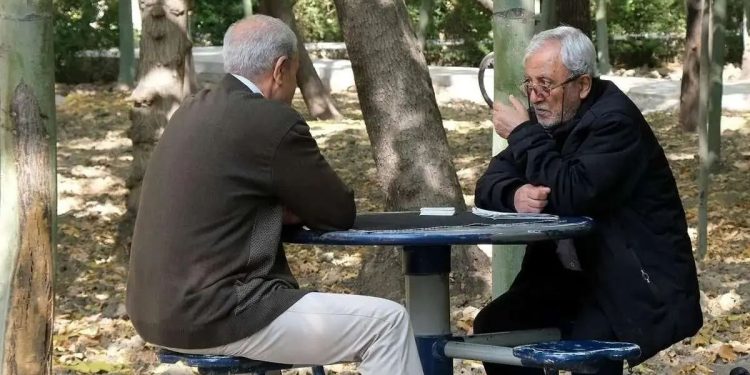 تأمین اجتماعی: بالغ بر ۲۰ همت برای پرداخت ۳۴۰ هزار وام ۶۰ میلیون تومانی به بازنشستگان و مستمری بگیران پیش‌بینی شده/ نرخ کارمزد تسهیلات اعطایی ۴ درصد و بازپرداخت آن ۲۴ ماهه است/ ثبت‌نام متقاضیان از تیر ماه آغاز می‌شود