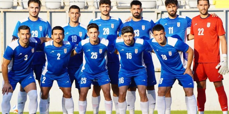 بازیکنان تیم ملی روی فرش ایرانی! (عکس)