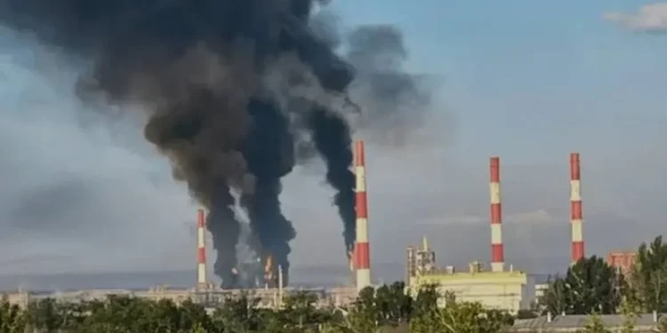 اوکراین برای دومین بار در سه روز گدشته به پالایشگاه مسکو حمله کرد / شهردار مسکو: پدافند هوایی ۵۲ پهپاد را منهدم کرد؛ چندین پهپاد به پالایشگاه رسیدند