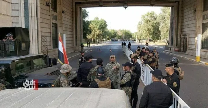 الشرق نیوز سعودی به نقل از منبع عراقی: نیرو‌های امنیتی عراق اقدام به بازداشت سیاستمداران مرتبط با پرونده‌های فساد در منطقه سبز کردند/ الحدث به نقل از منابع آگاه: ۱۷ مقام دستگیر شدند؛ از جمله معاون پیشین وزارت نفت عراق و رئیس یک فراکسیون پارلمانی که متشکل از ۱۹ نماینده است