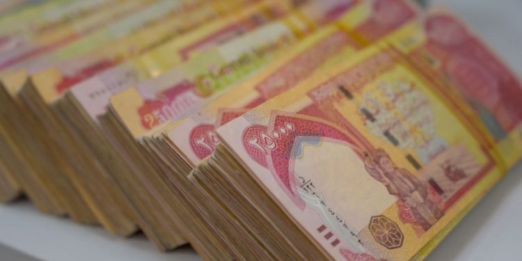 کاهش درآمدهای نفتی عراق و سایه سنگین بحران مالی بر حقوق بازنشستگان