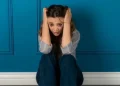 نوسانات خلقی یا اختلال دوقطبی؟ این علائم نشان میدهد چه زمانی باید به روانپزشک مراجعه کنید