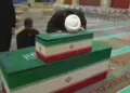 ببینید/ وداع داماد رهبر انقلاب با پیکر دختر ۱۴ ماهه خود، شهیده زهرا محمدی گلپایگانی