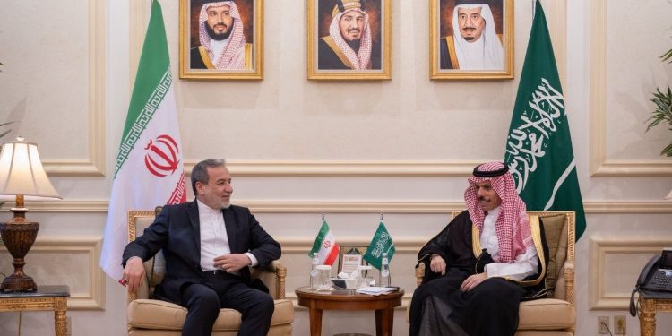 رایزنی تلفنی وزرای خارجه ایران و عربستان