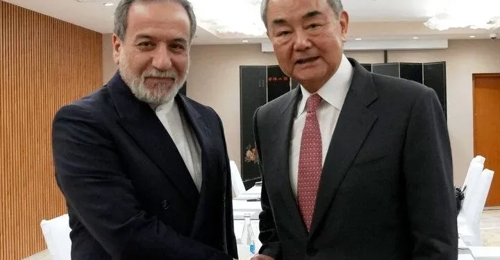 دیدار و گفت‌وگوی وزرای خارجه ایران و چین/ عراقچی: همه کشور‌ها برای جلوگیری از استفاده از زور در روابط بین‌الملل، مسئولیت دارند/ وانگ‌یی: صلح در غرب آسیا، مستلزم تقویت اعتماد بین کشور‌های منطقه است
