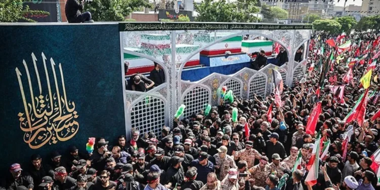 رئیس ستاد تشییع رهبر شهید: خودروی حامل پیکر رهبر شهید حرکت کرده و در نقطه‌ای از خیابان آزادی قرار خواهد گرفت