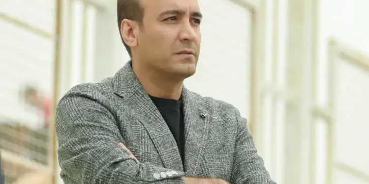 به برگزاری لیگ بدون تماشاگر فکر نکنید؛/ درخواست مالک خصوصی لیگ برتر از فدراسیون