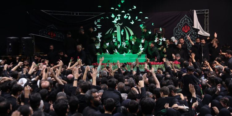 سیانان: شکوه مراسم وداع با آیتالله خامنهای پیامی صریح به جهان و دشمنان ایران است