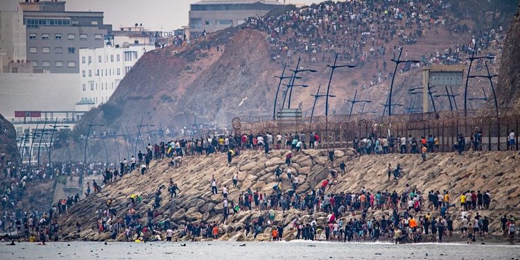 مرگ ۵۷ نفر در هجوم مهاجران به قلمروی اسپانیا؛ ایتالیا توافق شنگن با مادرید را تعلیق کرد