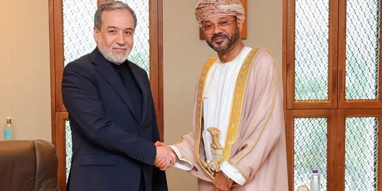 مذاکرات ایران و عمان درباره تنگه هرمز با حضور قطر؛ مسقط پیشنهاد بازگشایی دو مسیر را ارائه کرد