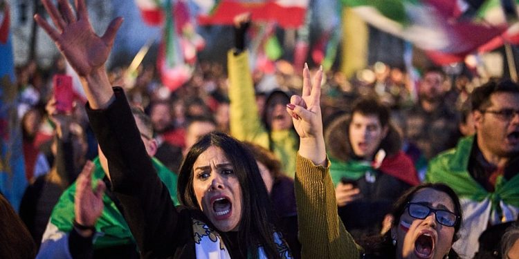«مواظب خودت باش، به‌زودی سراغت می‌آییم»؛ پشت پرده تهدید مخالفان جمهوری اسلامی در اروپا