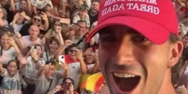 کلاه «Make Spain Great Again» فران تورس در جشن قهرمانی جهان جنجال آفرید