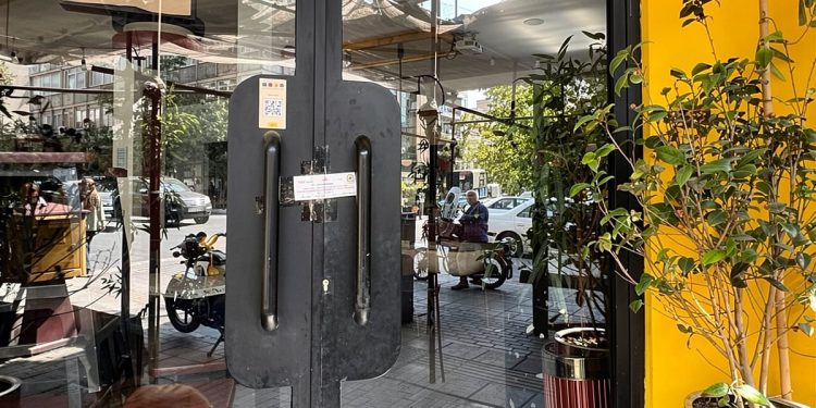 چندین کافه در خیابانهای سنایی و ایرانشهر تهران پلمب شدند