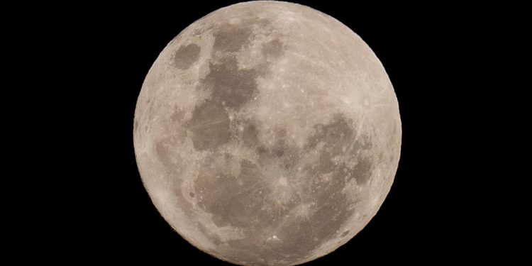 ناسا: احتمال برخورد قطعات موشک اسپیسایکس با ماه