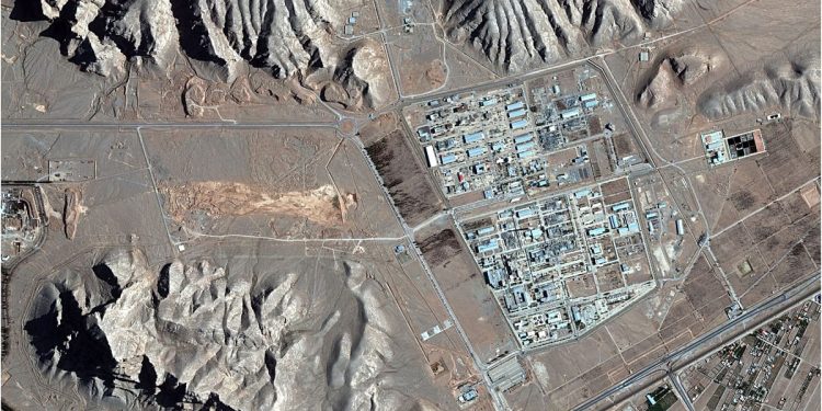 سی ان ان: ایران همزمان با اجرای تفاهمنامه با آمریکا در حال بازسازی مرکز هستهای بود