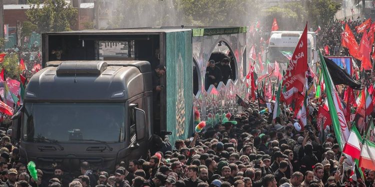 حضور رئیس‌جمهور ایران و فرزند آیت‌الله خامنه‌ای در مراسم تشییع عراق
