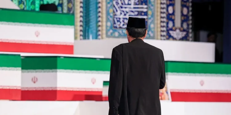سخنگوی وزارت خارجه: نزدیک ۱۰۰ کشور یا هیات رسمی، یا شخصیتها و گروههای مردمی برای شرکت در مراسم وداع با رهبر شهید انقلاب شرکت میکنند/ حداقل ۸ رئیس دولت و از ۱۲ کشور رئیس مجلس حضور دارند/از اروپای شرقی نیز هیاتهای رسمی در این مراسم حضور دارند، اما از کشورهای اروپایی که موضع رسمی در حمایت از تجاوز نظامی رژیم صهیونیستی و آمریکا اتخاد کردند دعوت نشده