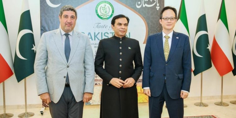 سفیر پاکستان: روابط دفاعی و امنیتی مستحکمی با کویت داریم/ هیچ نیروی نظامی پاکستانی در کویت مستقر نیست