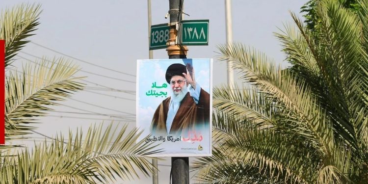 تداوم ورود مردم به استان نجف برای حضور در مراسم تشییع رهبر شهید ایران