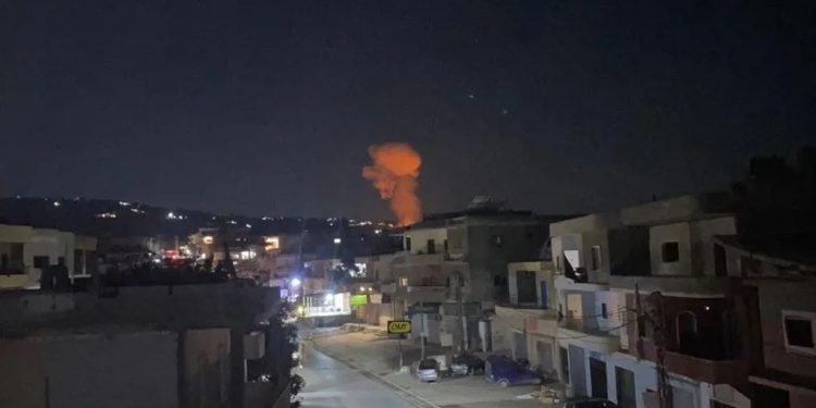 ارتش اسرائیل مدعی هدف قرار دادن 10 موضع حزب الله در جنوب لبنان شد
