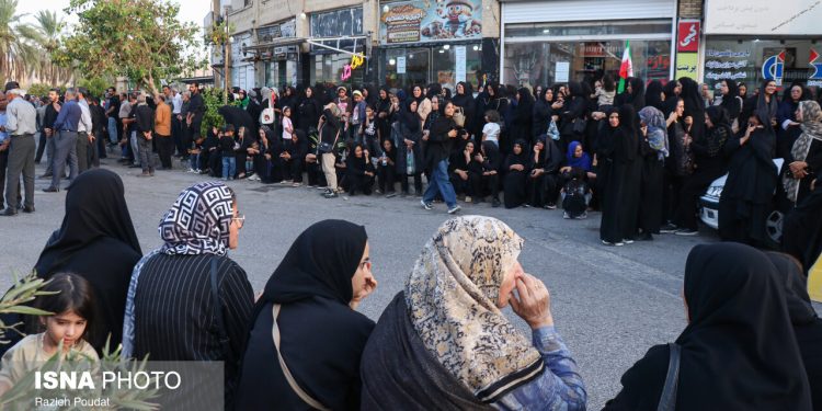 تصاویر: تشییع پیکر ۳ عضو خانواده محیطبان هرمزگانی – حاجیآباد
