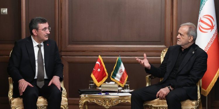 معاون اردوغان: تمام دنیا شاهد مقاومت ملت ایران بود/روابط تهران و آنکارا را به بالاترین سطح ارتقا خواهیم داد